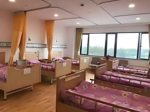 深圳市落户政策_76岁林子祥近况曝光，与小14岁娇妻恩爱27年 祥近况曝光后订婚两人